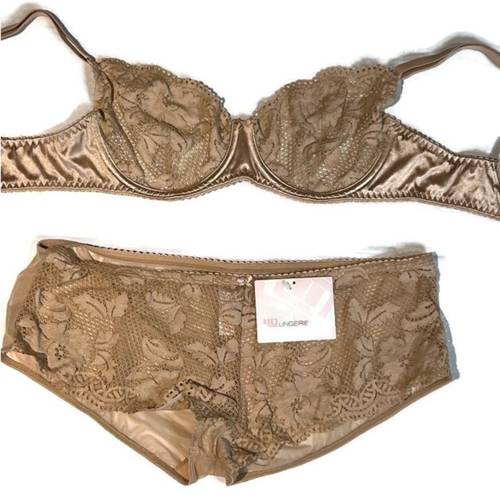 NWT Jennifer Lopez Tan and Gold Underwire Bra with  Lace